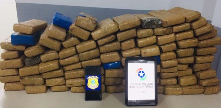 Ação conjunta da PRF e Polícia Militar apreende 52 kg de maconha em Chapecó