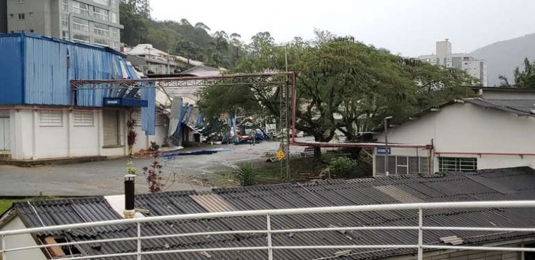 Defesa Civil de Jaraguá registra mais de 30 ocorrências causadas por ciclone