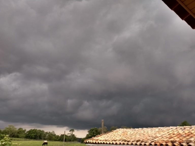 Criciúma: Defesa Civil alerta para a chegada de uma frente fria na região Sul na tarde dessa segunda-feira (30)