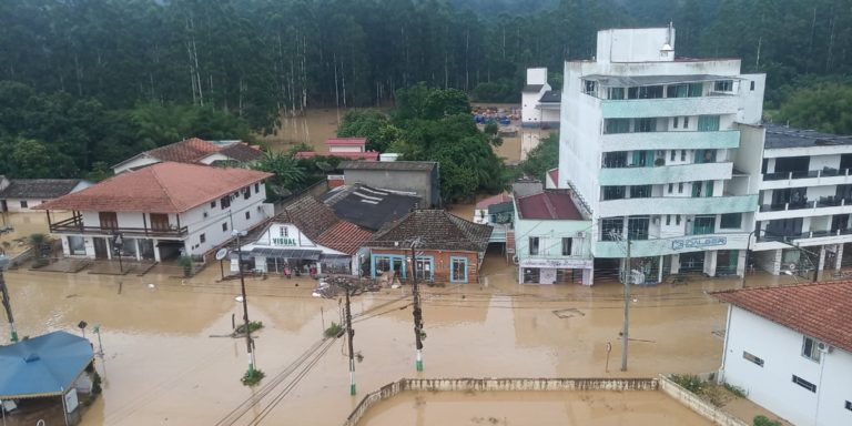 Temporal causa destruição no Alto Vale do Itajaí; mortes são registradas em Presidente Getúlio