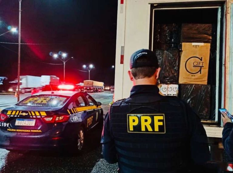 Carga de cigarros avaliada em meio milhão de reais é apreendida em Joinville