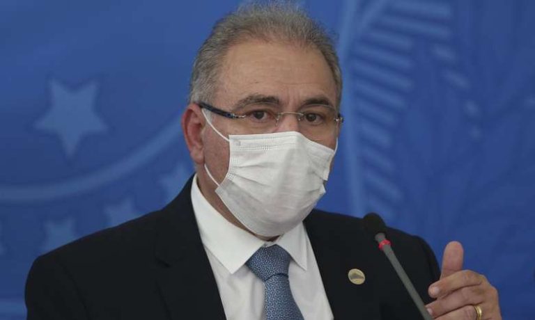 Queiroga pede apoio a embaixador dos EUA para vacinas e insumos