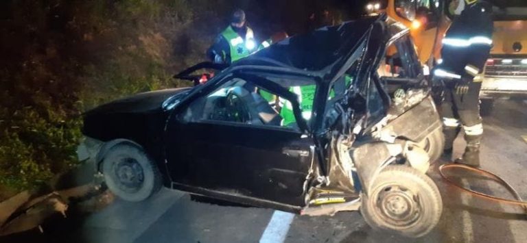 Bebês gêmeos ficam feridos e mulher é resgatada presa às ferragens após acidente em SC