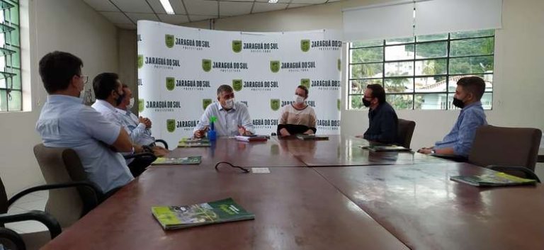 Prefeito de Jaraguá recebe o deputado Jair Miotto