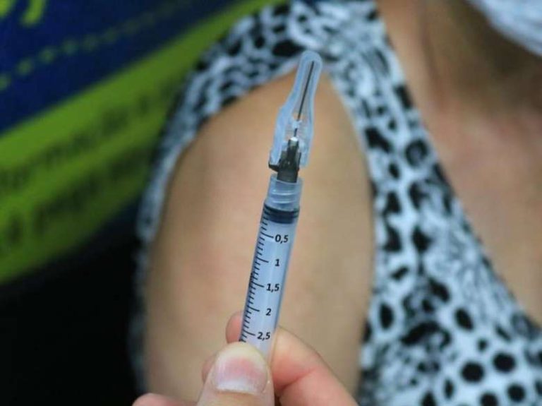 Jaraguá suspende aplicação da segunda dose da CoronaVac por falta de vacinas