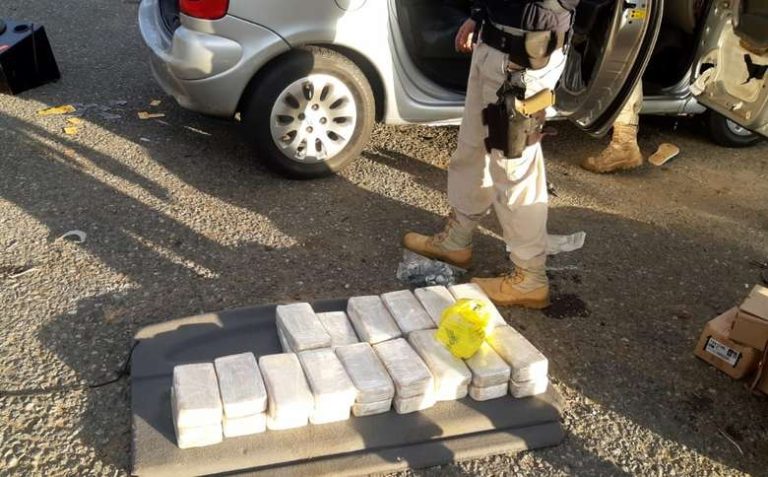 Carro recheado com mais de 30 kg de crack  é apreendido pela PRF