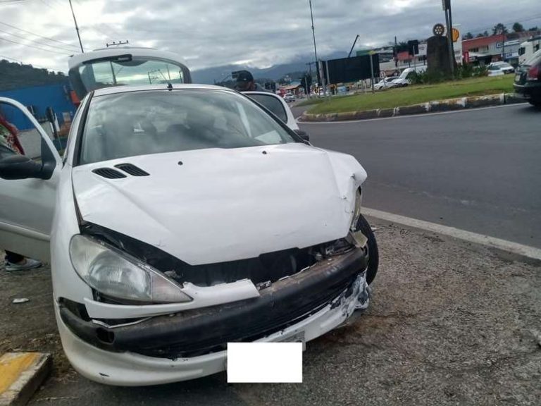 Mãe e filho sofrem acidente ao vir passar o Dia das Mães em Jaraguá