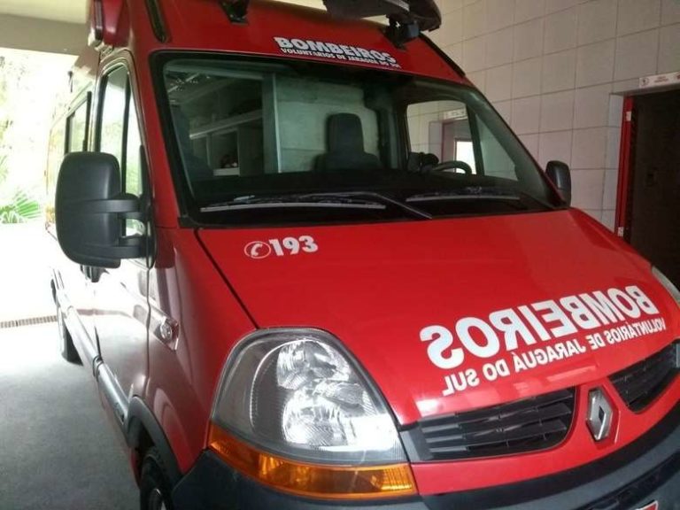Homem é resgatado após cair de ponte em Jaraguá