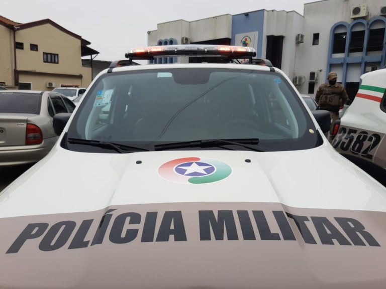 Mãe e filho são presos por abandono de incapaz e tráfico de drogas em Guaramirim