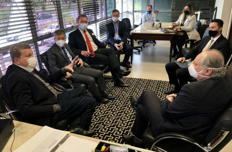 Secretário e deputados discutem aperfeiçoamento do Prodec