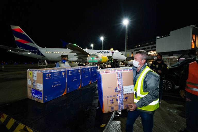 SC recebe 83.070 doses da vacina Pfizer