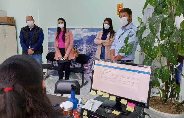 Comitiva de Araquari busca informações sobre a Central do Empreendedor de Jaraguá