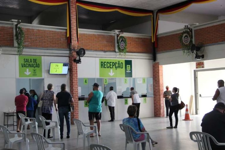 Jaraguá bate recorde de vacinação contra a covid com duas mil doses aplicadas em um dia