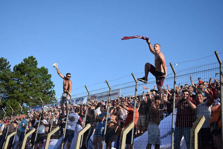LIBERADO! Governo de SC volta atrás e autoriza público em estádios e praças esportivas