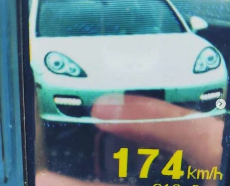 Motorista é flagrado dirigindo carro de luxo a mais de 170 km/h em SC