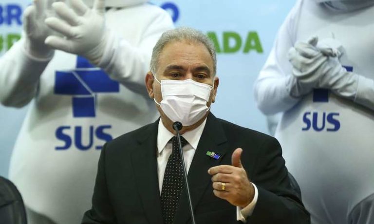 Saúde anuncia dose de reforço contra a covid a toda população adulta