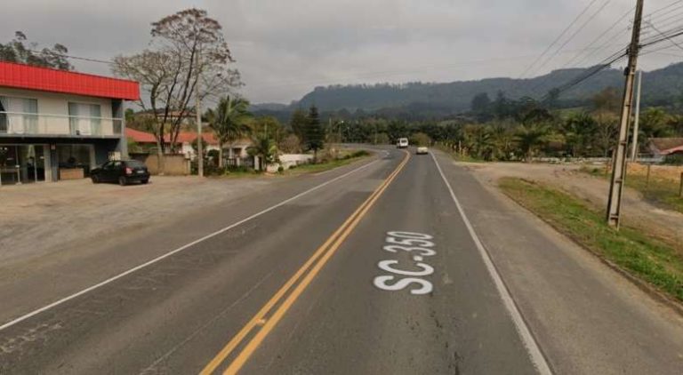Bebê é encontrado sozinho em rodovia catarinense