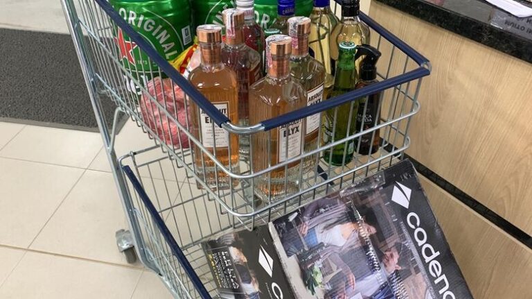 Homem tenta furtar mais de R$ 1 mil em mercadorias em supermercado de Jaraguá