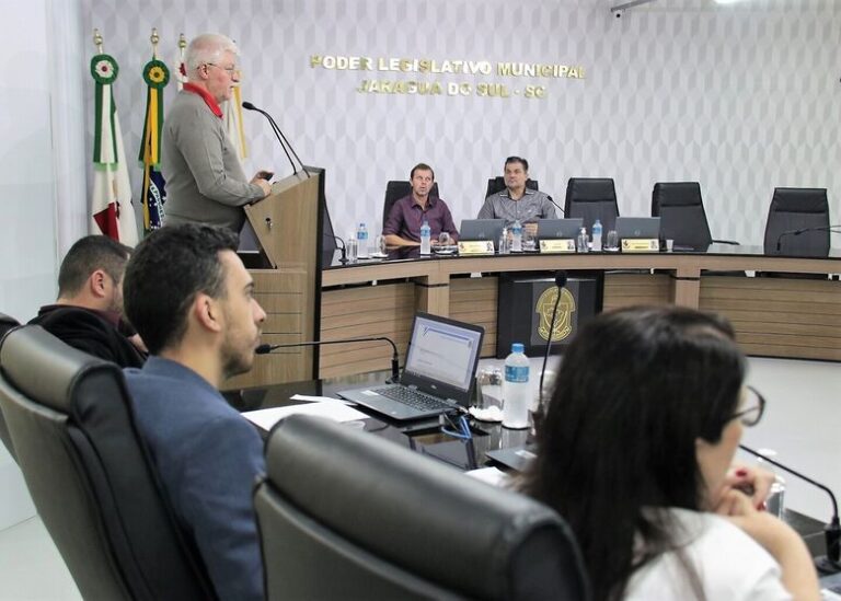 Bombeiros Voluntários prestam contas no Legislativo jaraguaense