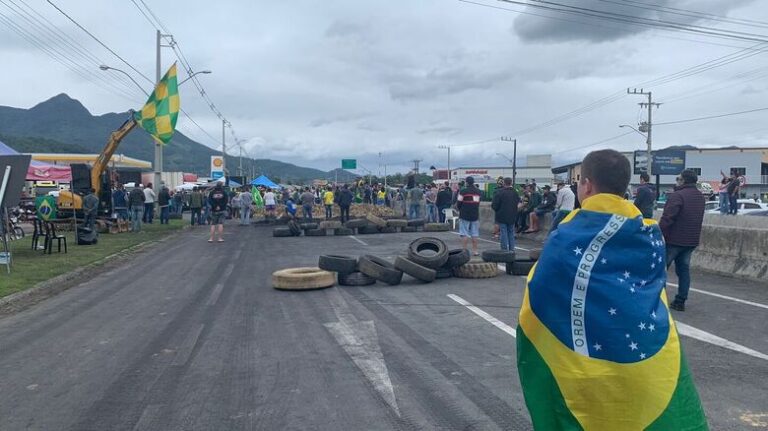 PRF atualiza pontos de bloqueios em rodovias federais em SC