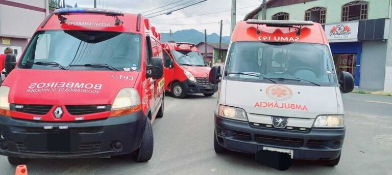 Mulher fica gravemente ferida após cair de segundo andar de residência em Schroeder