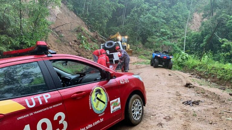 Após acampamento no fim de semana, homem fica ilhado em Rio do Júlio, Schroeder