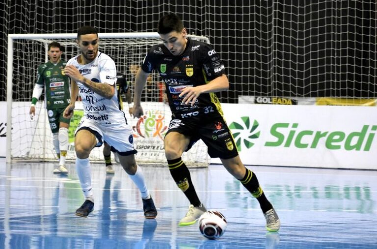 Jaraguá Futsal empata com o Tubarão e segue líder do grupo no Estadual