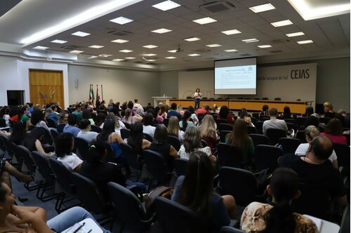 Educação de Jaraguá capacita servidores sobre inclusão de alunos autistas
