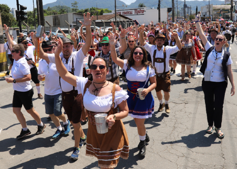 Segundo desfile da 33ª Schützenfest ocorre hoje!