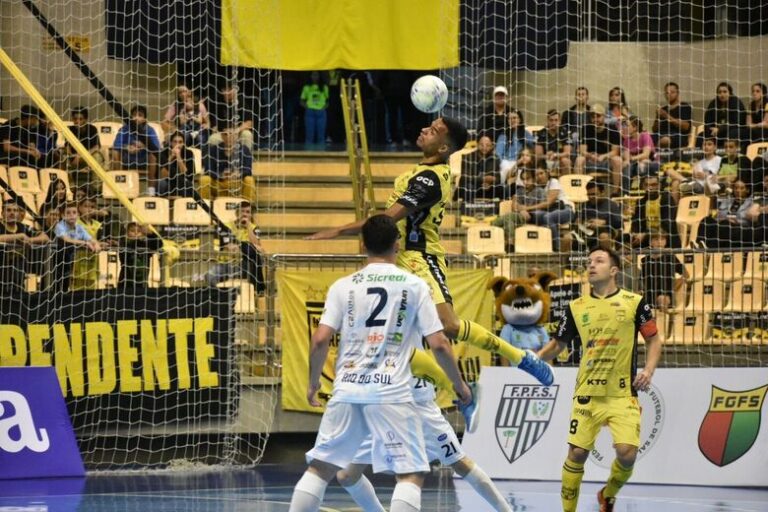 Aurinegro goleia Rio do Sul e está nas semifinais da Copa Sul