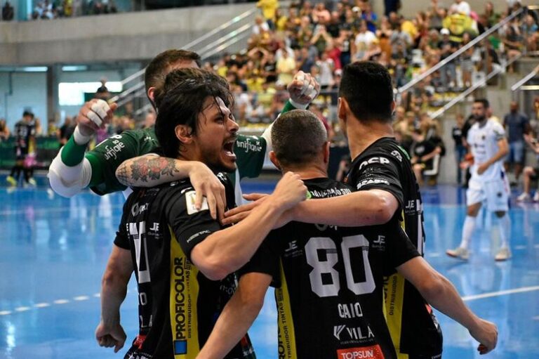 Jaraguá Futsal supera Joaçaba e está na final do Estadual