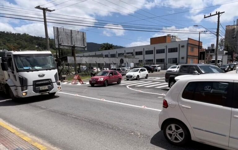 Mudança de sentidos em ruas na Vila Nova, em Jaraguá, tem avaliação positiva