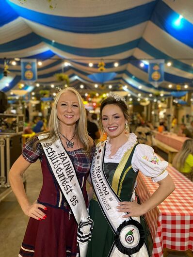 Atual Rainha da Beleza da Schützenfest seguiu os passos da mãe