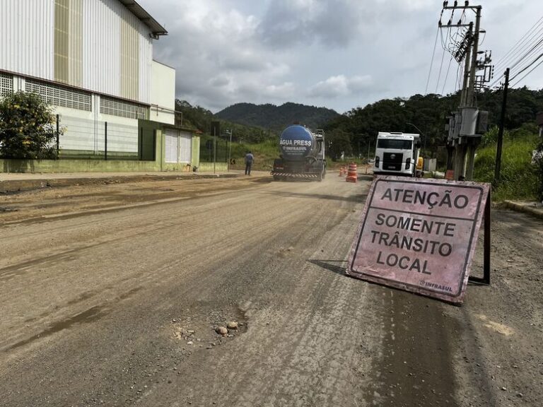 Trânsito é liberado na Rua Roberto Ziemann, em Jaraguá do Sul