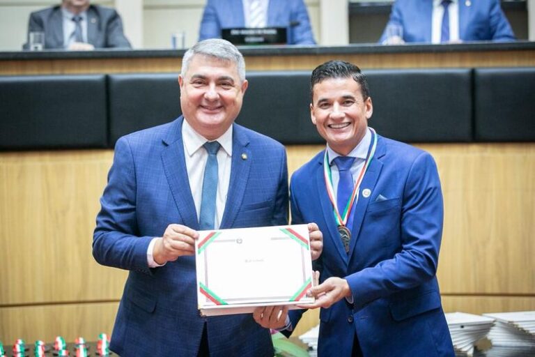 Empresário de Jaraguá do Sul recebe homenagem por sua contribuição a SC 