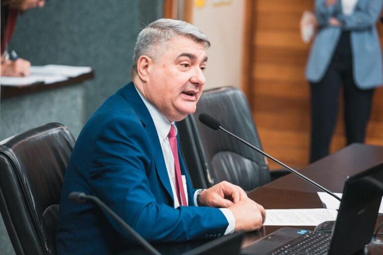 Deputado Antídio Lunelli pauta debate sobre as ferrovias catarinenses
