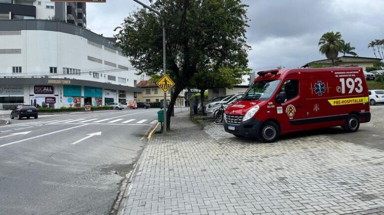 Criança de 4 anos é atropelada no centro de Jaraguá do Sul