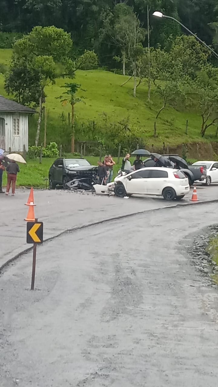 Mulher morre após acidente na SC-110, entre Pomerode e Jaraguá do Sul