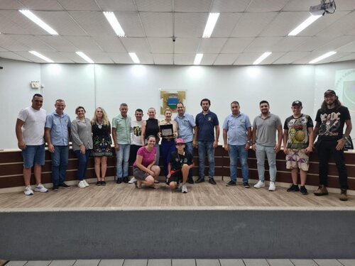 Reconhecimento na câmara de vereadores de Guaramirim para a motociclista Brenda Stunt Show