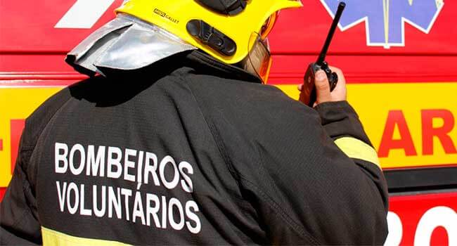 Carro e moto se envolvem em acidente em Jaraguá do Sul