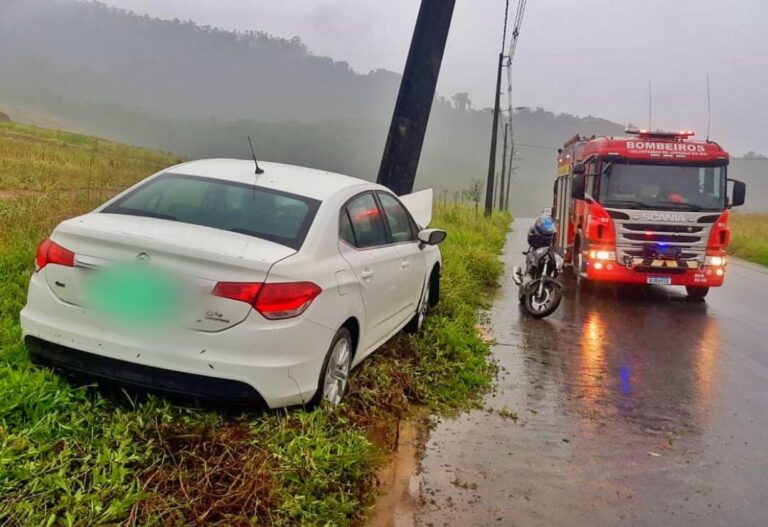Bebê de um ano sofre ferimentos no rosto após acidente de carro em Jaraguá do Sul