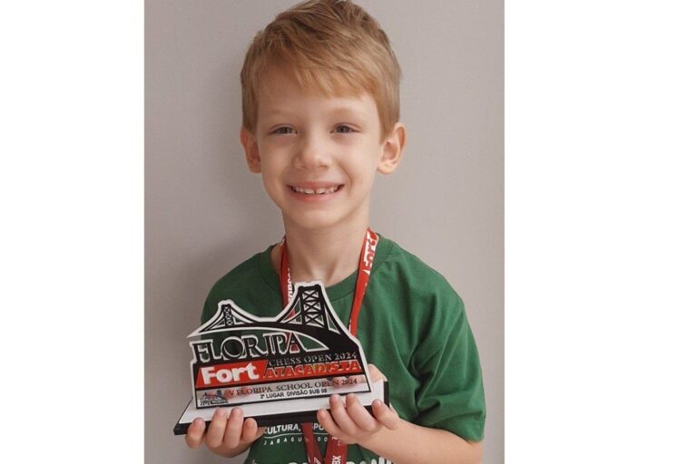 Enxadrista fatura medalha em evento internacional