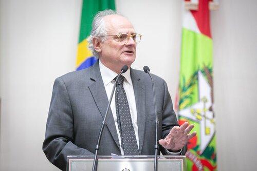 Dr. Vicente destaca inclusão de municípios catarinenses entre os primeiros a receberem doses da vacina contra a dengue