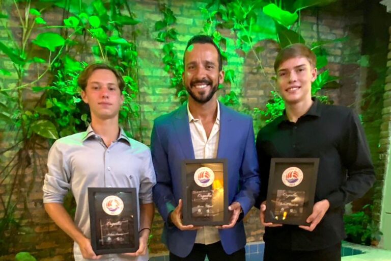 Vôlei de praia se destaca em cerimônia da Federação Catarinense