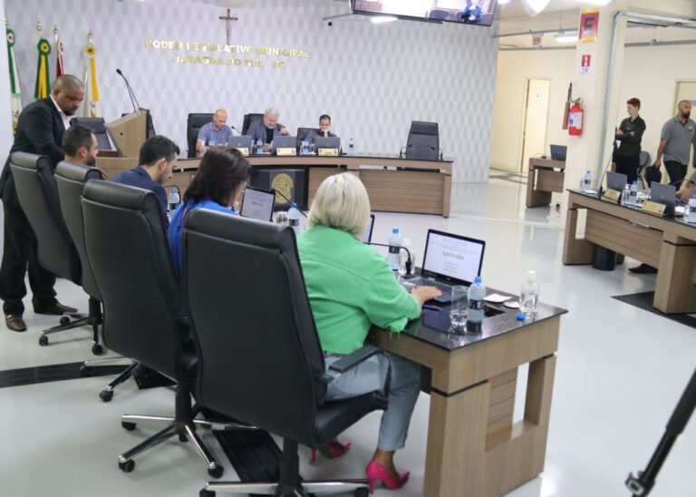 Jaraguá do Sul: Câmara aprova política de transparência na saúde e alteração na lei de transporte escolar