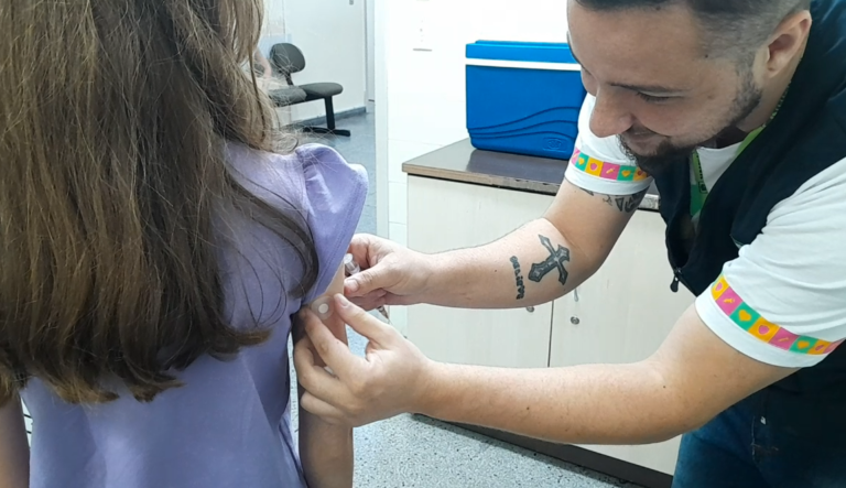 Vacinação contra a dengue: 1.696 doses aplicadas até agora