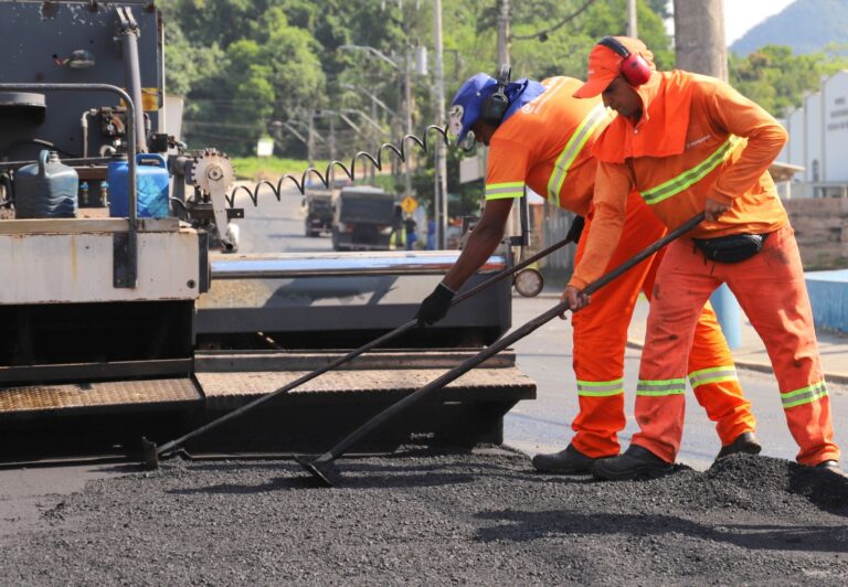 Prefeitura dá sequência às pavimentações