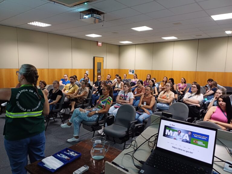 Saúde promove palestra sobre a dengue para colaboradores de empresa