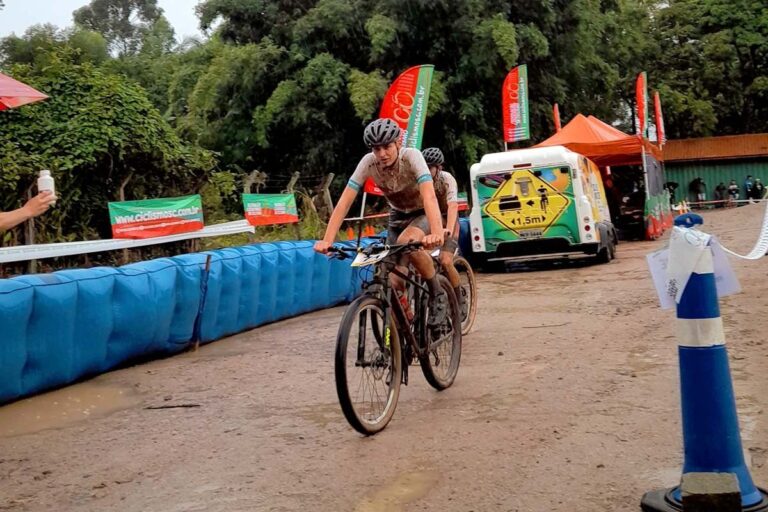 Ciclistas jaraguaenses sobem ao pódio no Estadual de Mountain Bike