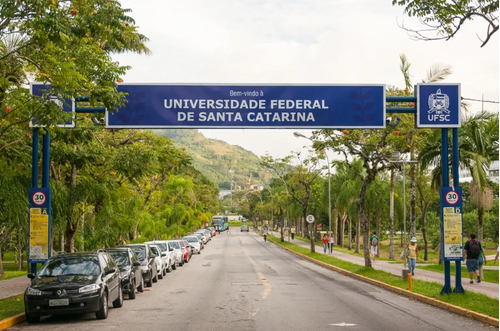 Professores da UFSC iniciam greve em busca de valorização e melhores condições